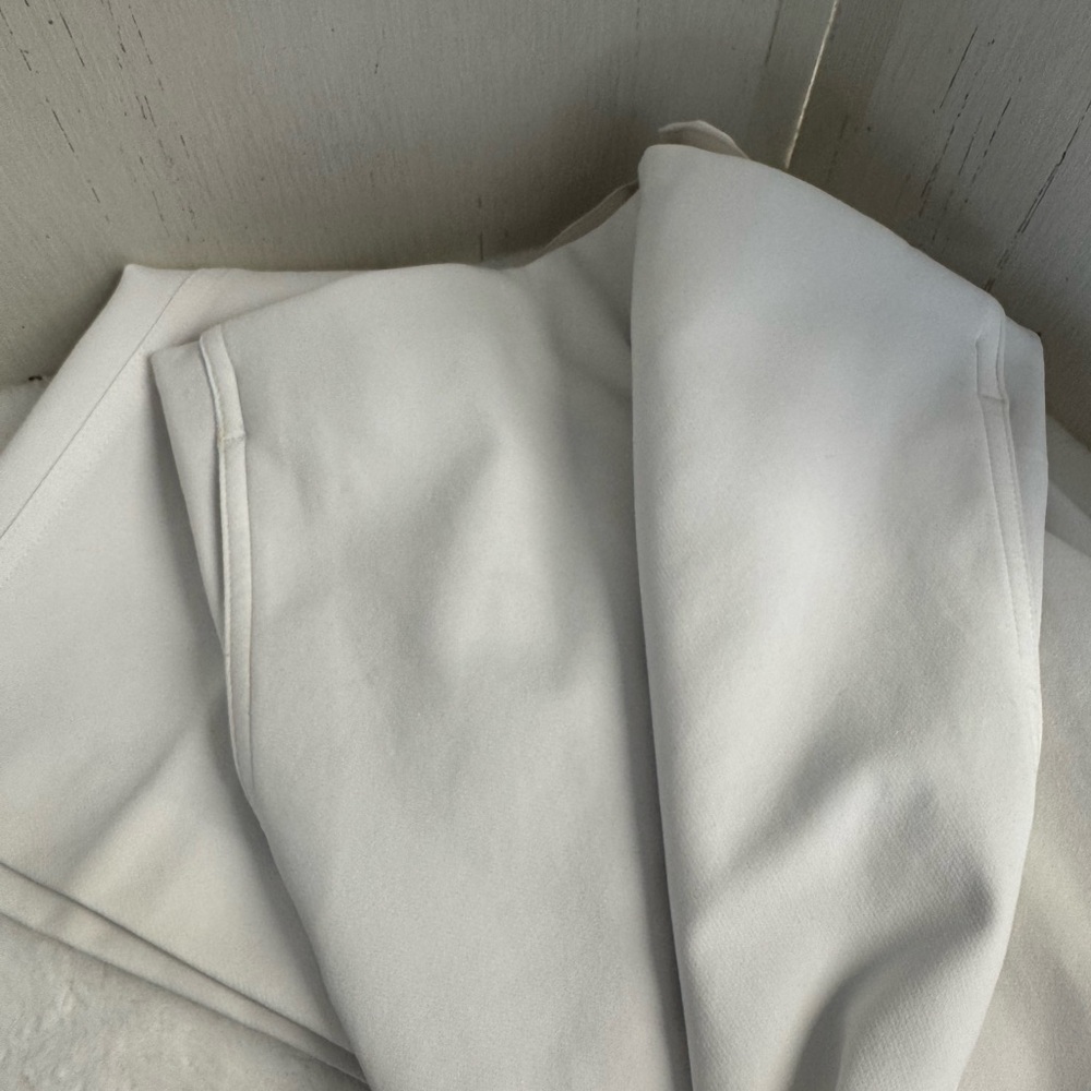 Rachel Zoe White Pants Pull on elastic waist Straight Leg Size 8